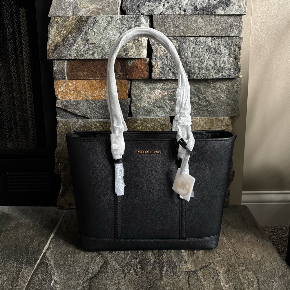 NWT Michael Kors Saffiano Leather Top Zip Tote - Picture 2 of 12
